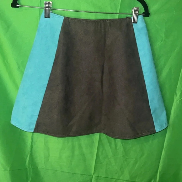 Shown to Scale Skirt size Small - Picture 2 of 4